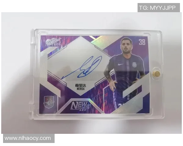 足球三人签名球星卡市场价格揭秘及收藏价值分析